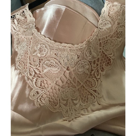 Womans M Shiny satin silky soft beige camisole with lace on bodice - Picture 4 of 4